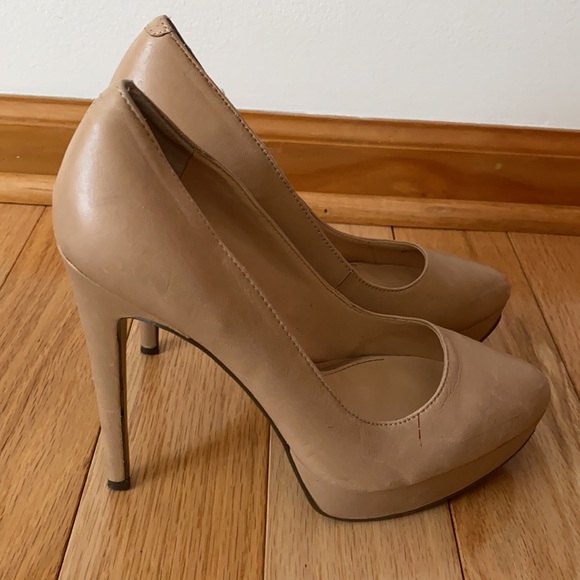 Jessica Simpson Nude Platform Heels - Picture 2 of 5